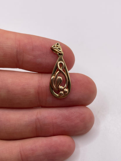 Clogau 9ct gold pendant
