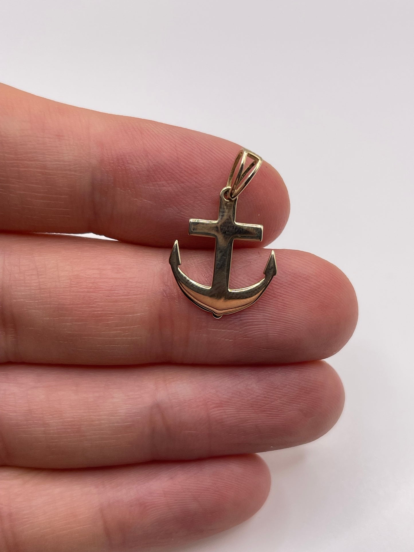 9ct gold anchor pendant