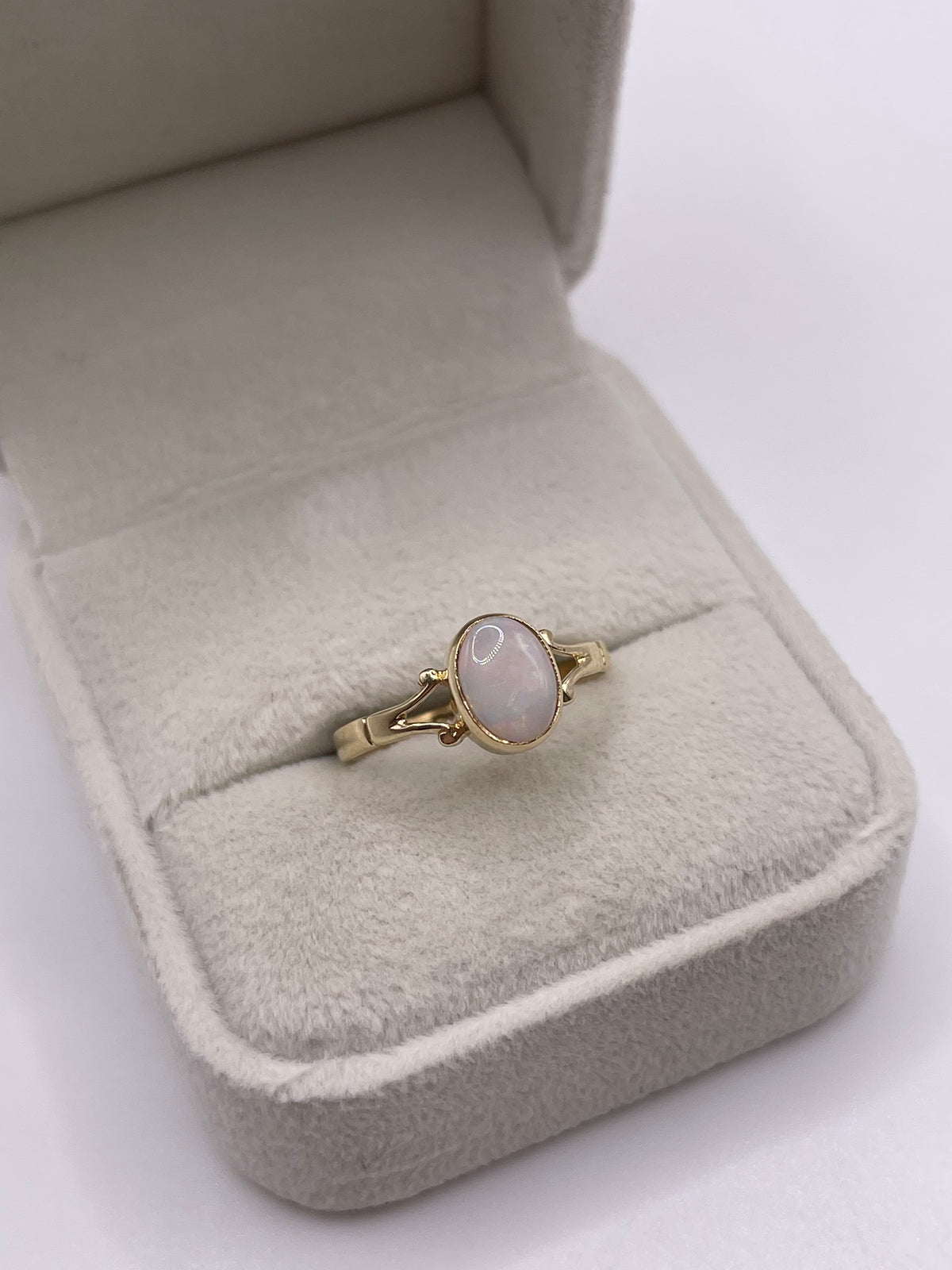 9ct gold opal ring