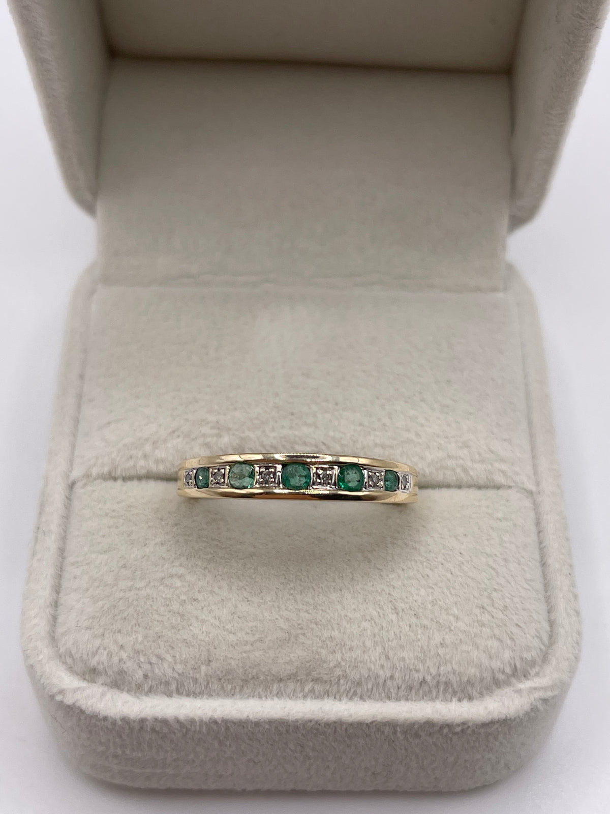 9ct gold emerald and diamond ring