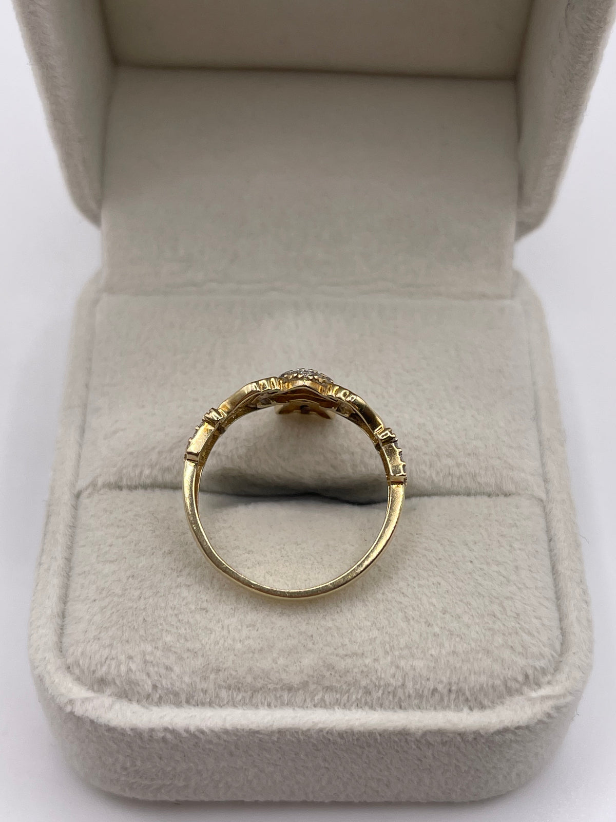 9ct gold cz claddagh ring