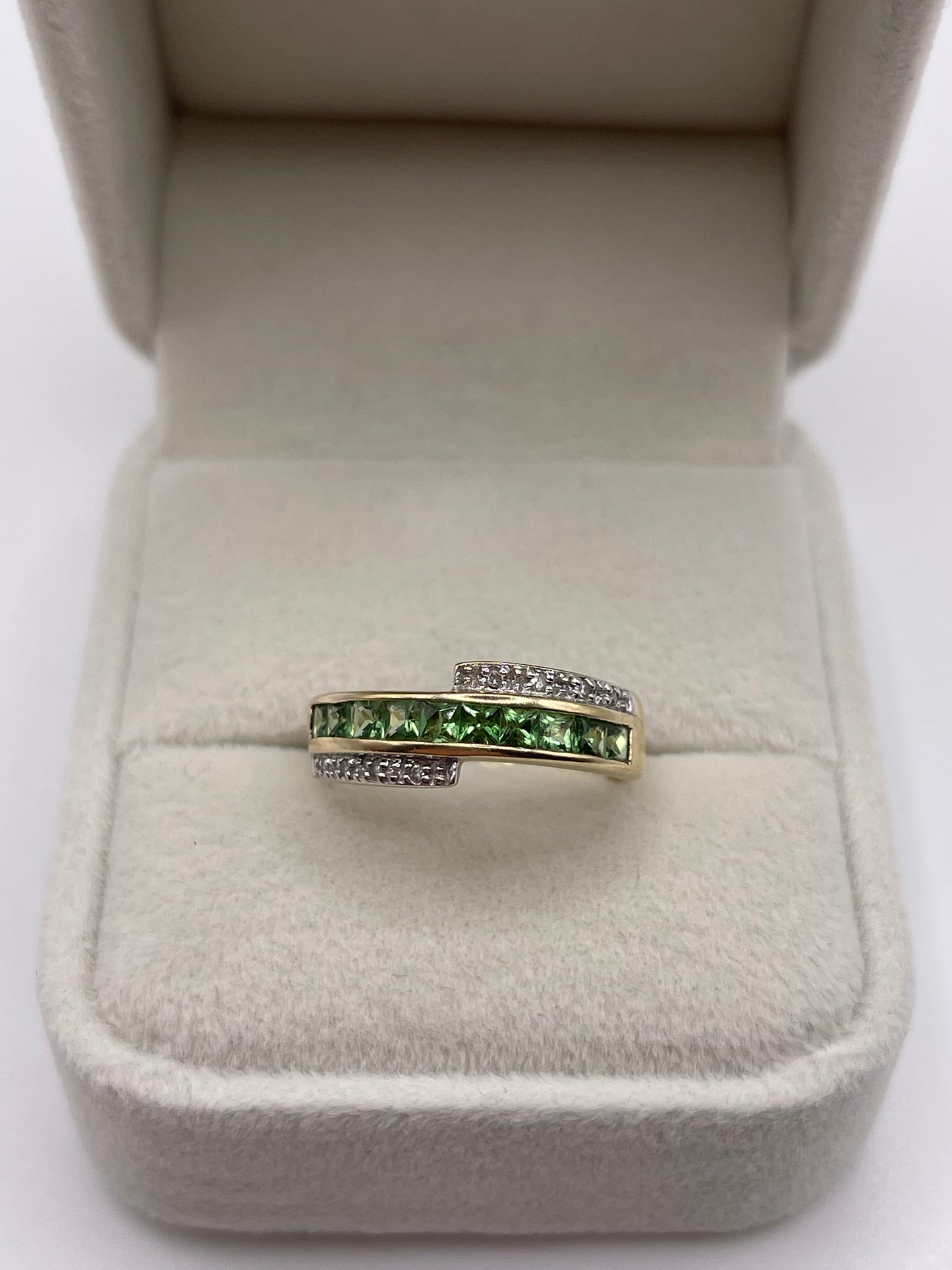 9ct gold tsavorite garnet and diamond ring