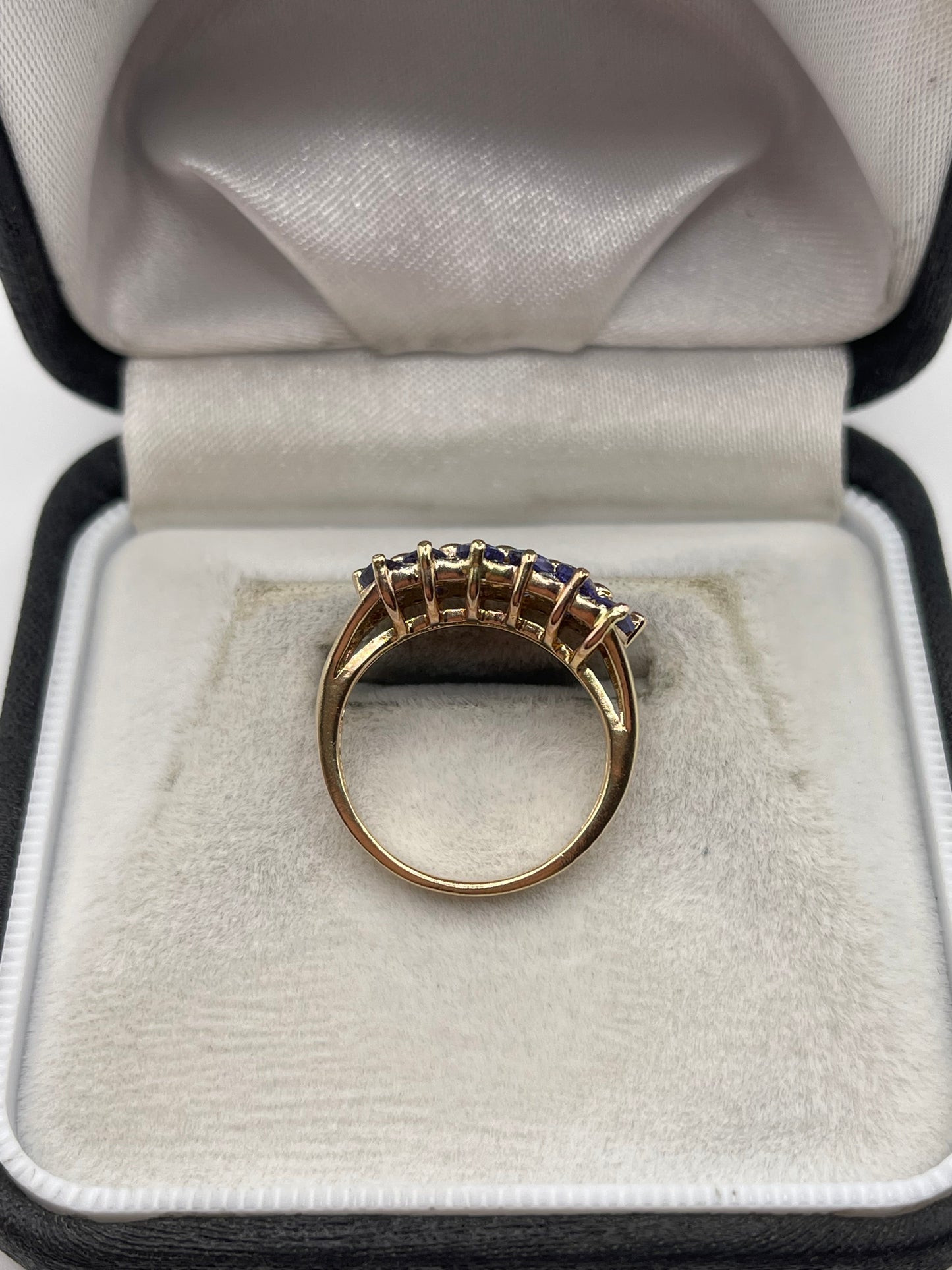 9ct gold tanzanite and diamond ring