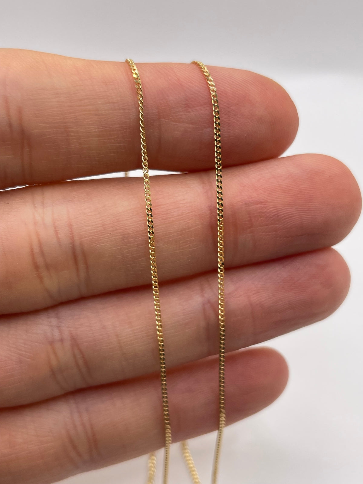 9ct gold chain 572