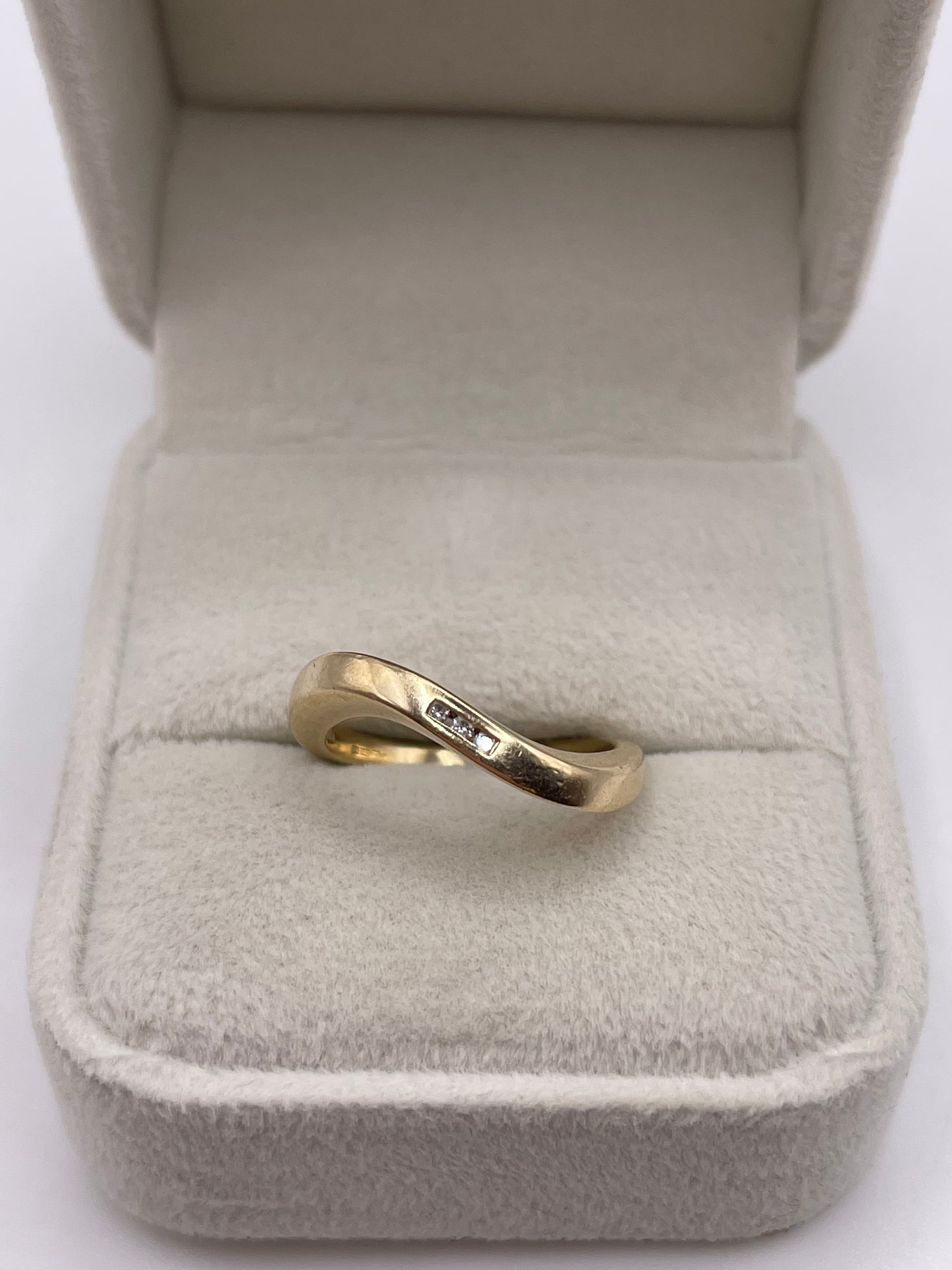 9ct gold diamond ring