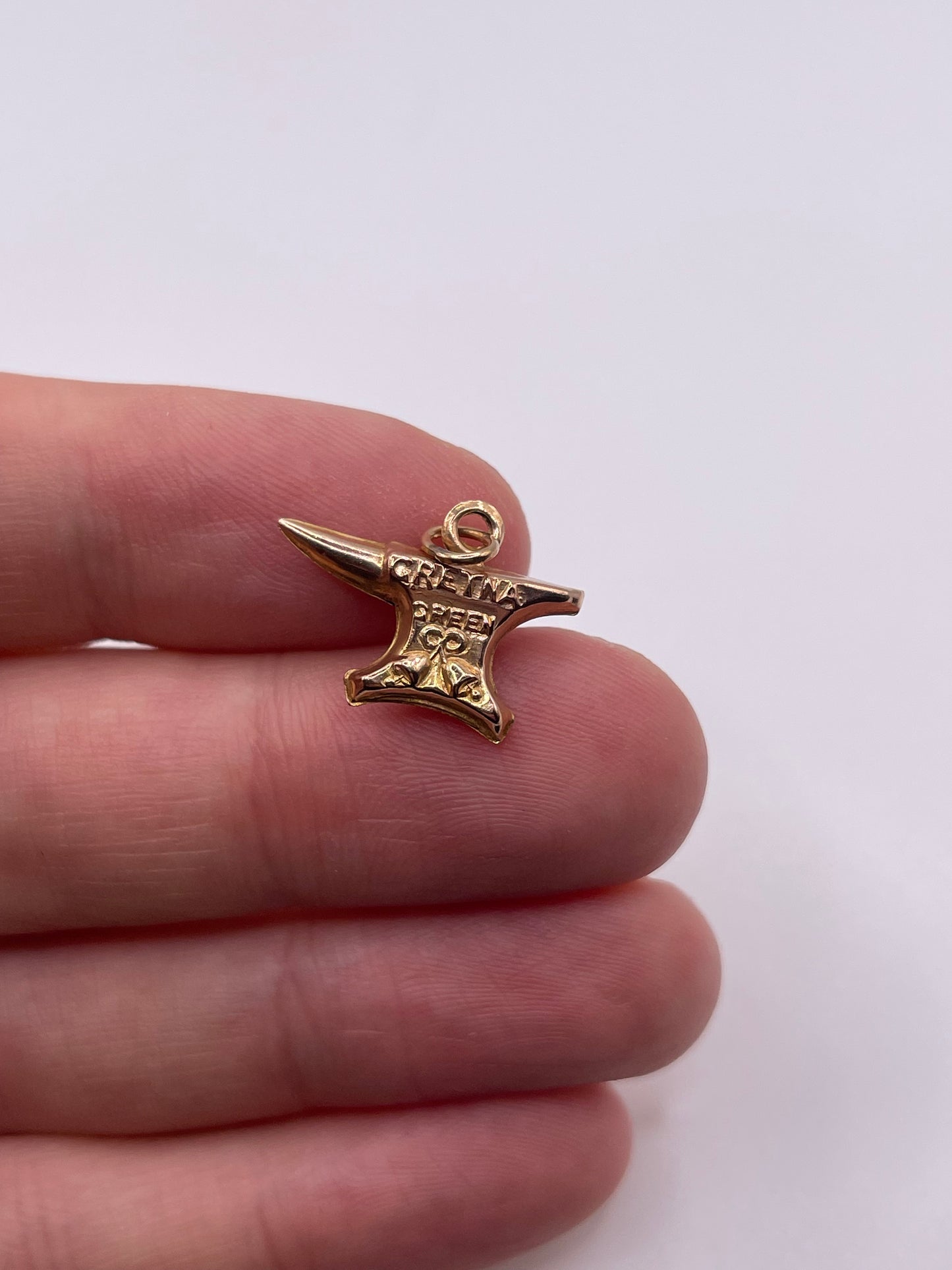 9ct gold Gretna green anvil charm