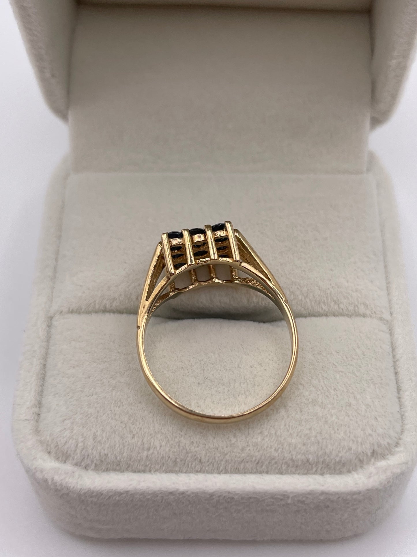 9ct gold sapphire cluster ring