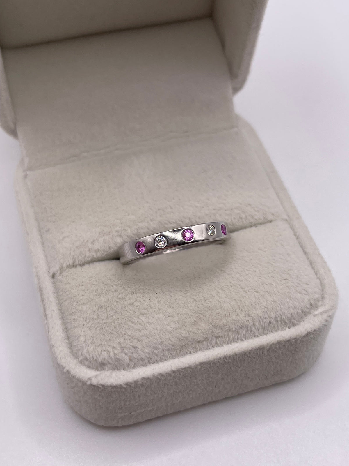 18ct white gold pink sapphire and diamond ring
