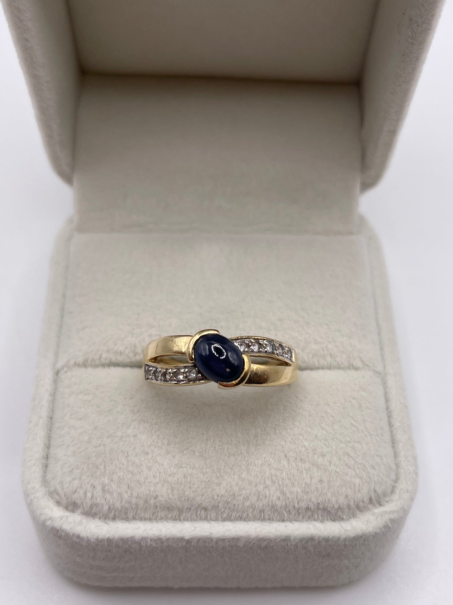 9ct gold cabochon sapphire and zircon ring