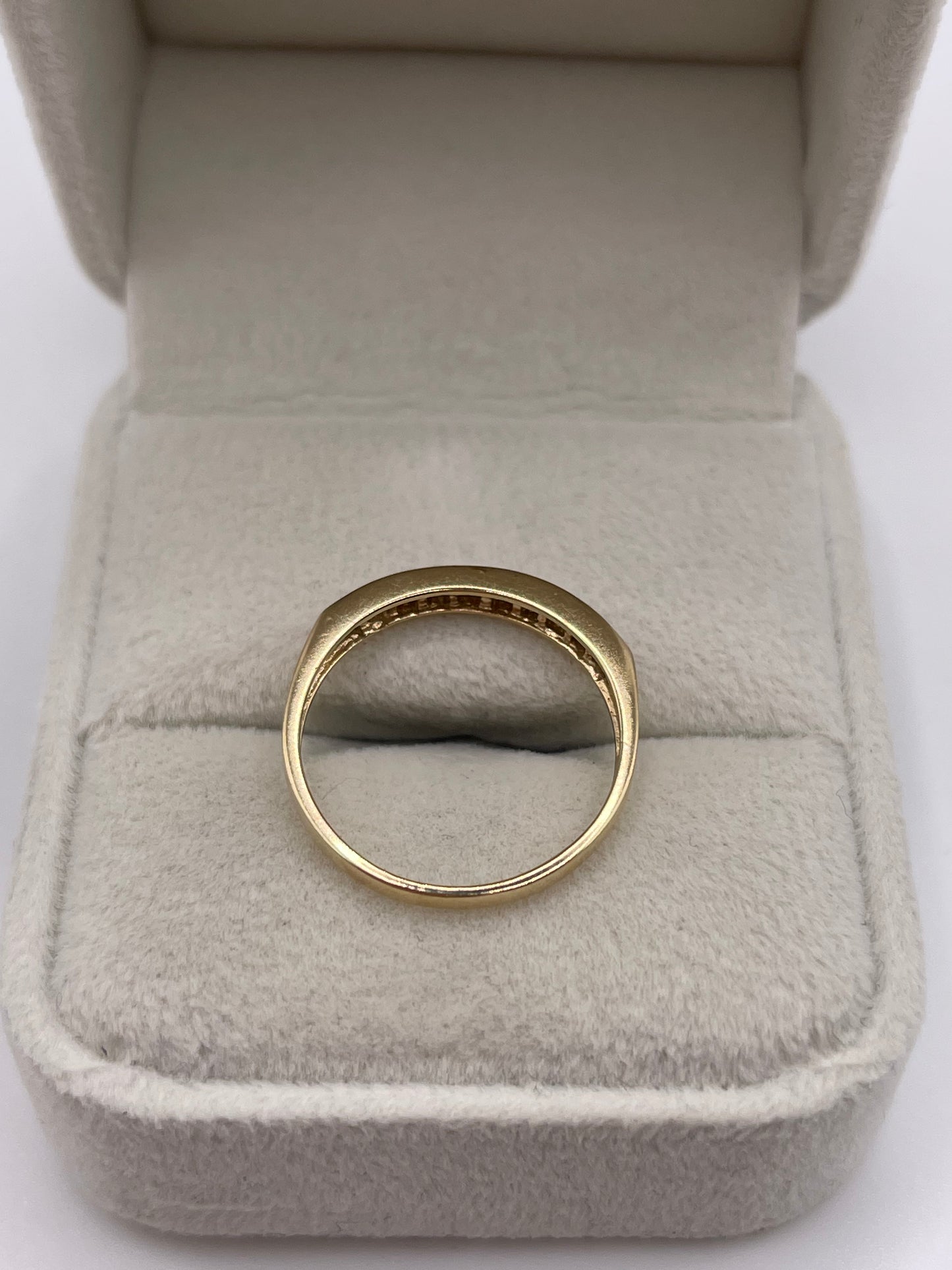 9ct gold diamond ring