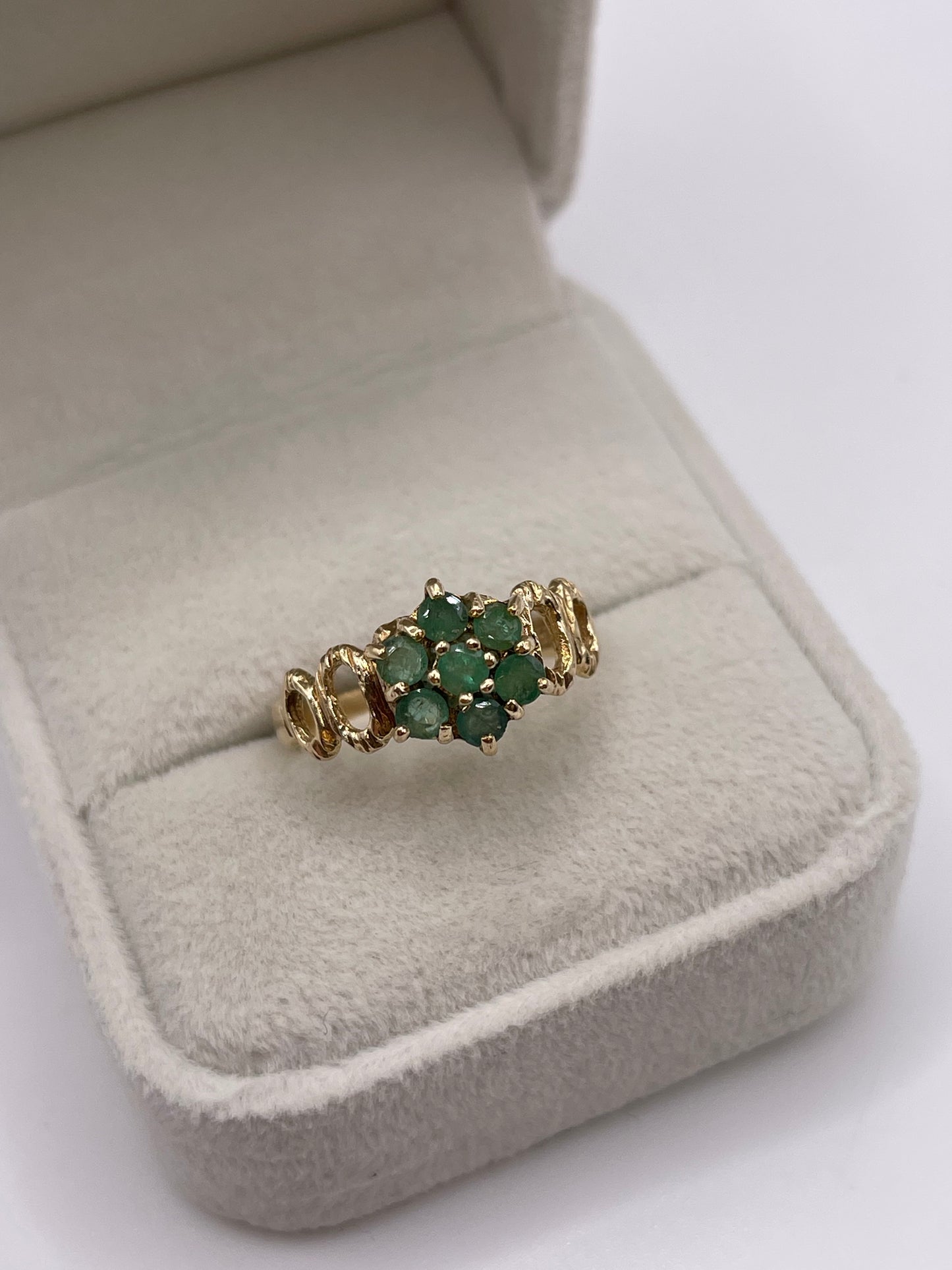 9ct gold emerald cluster ring