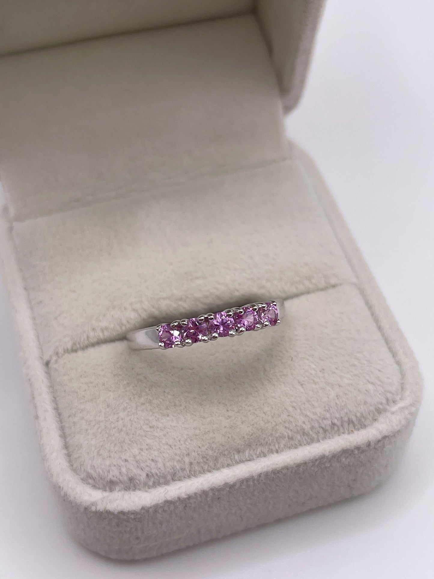 9ct white gold pink sapphire ring
