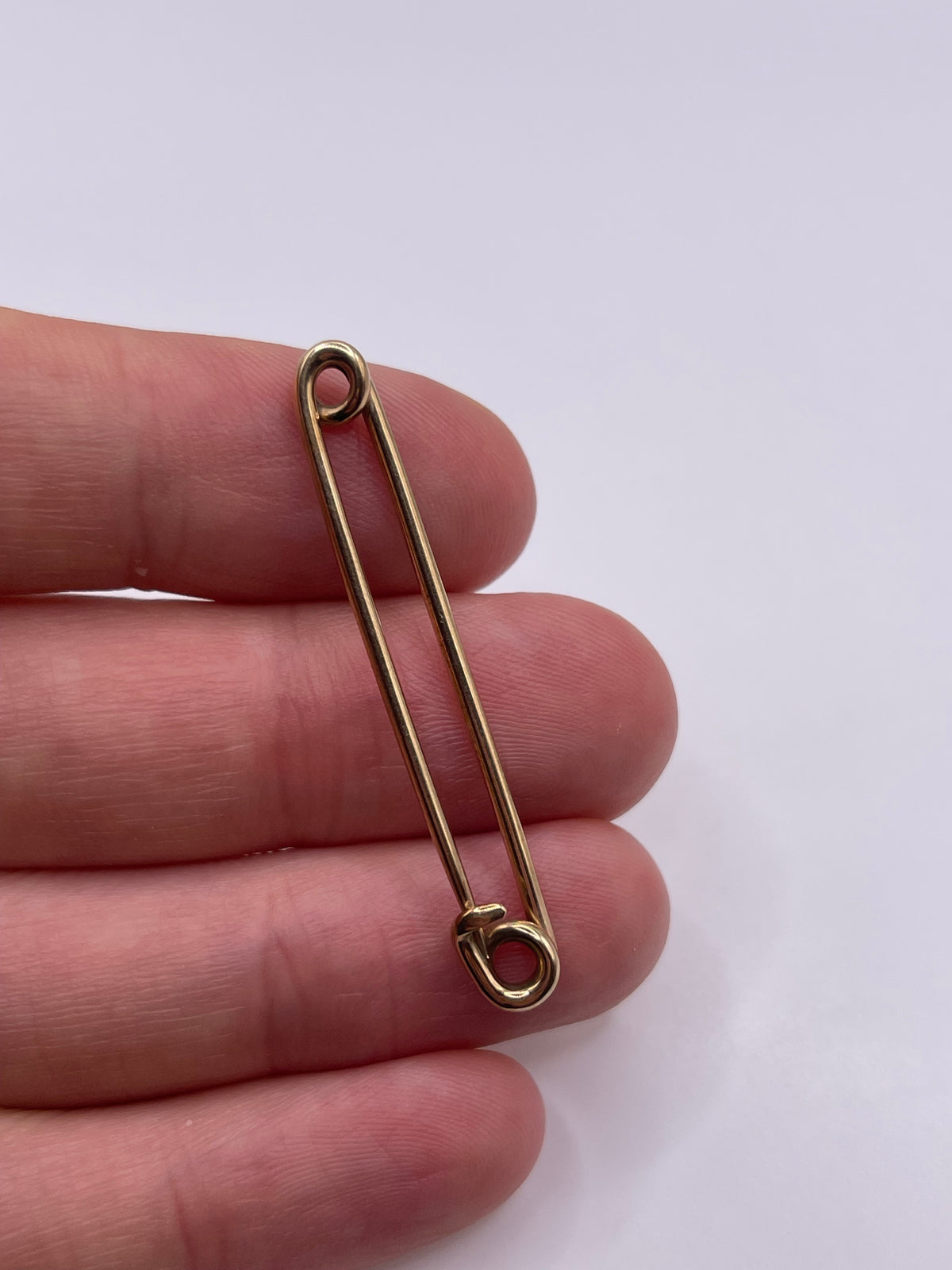 9ct gold safety pin clip