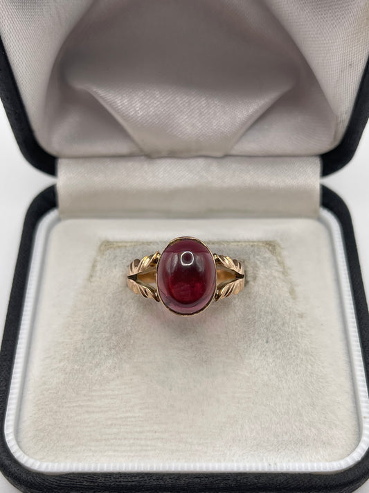 Antique 9ct rose gold cabochon garnet ring