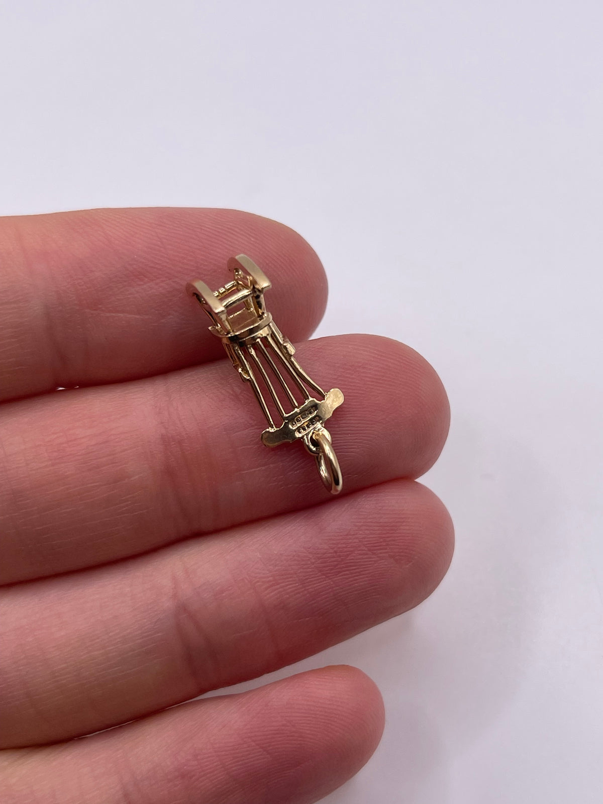 9ct gold chair charm