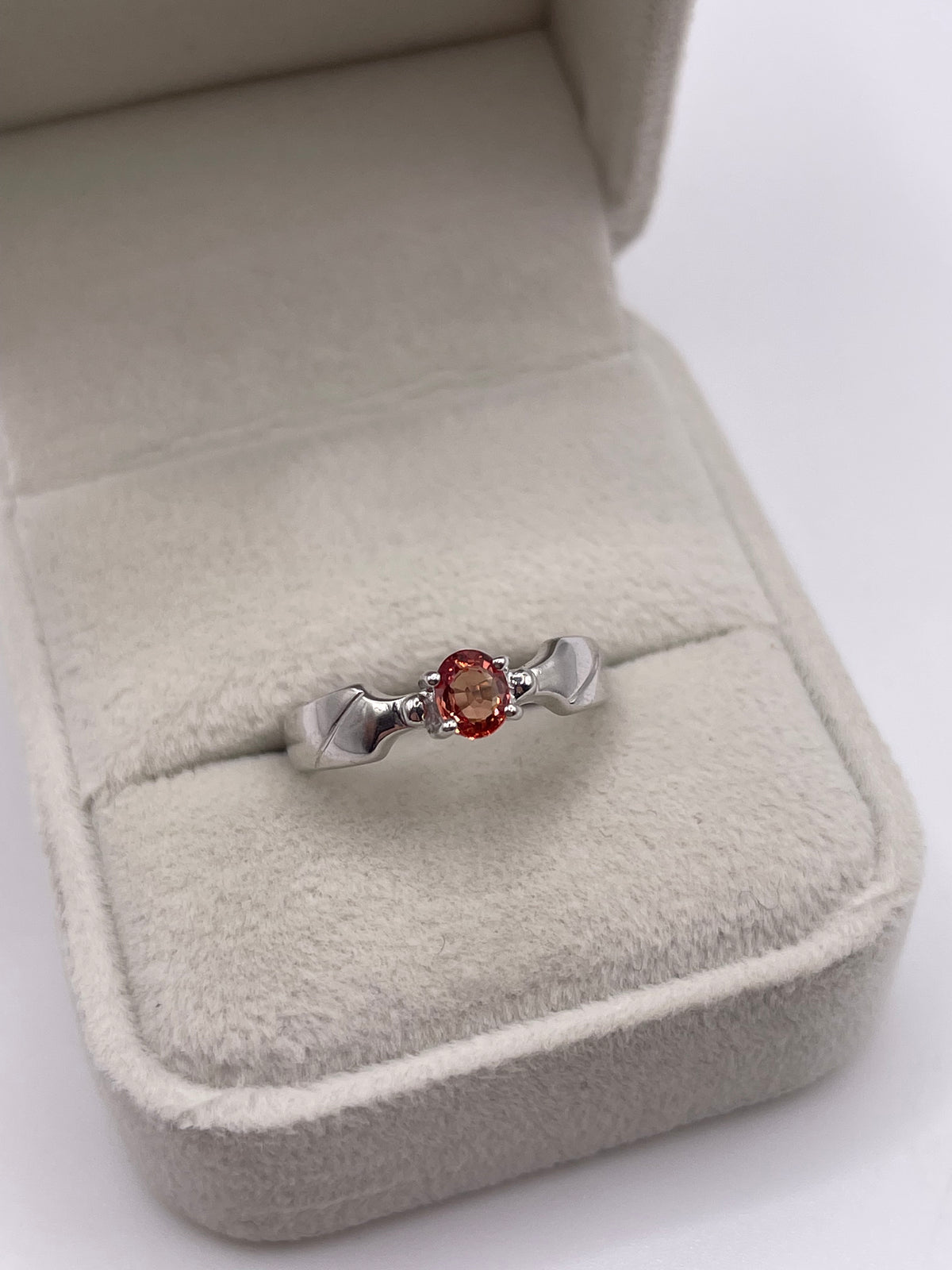 18ct white gold sapphire ring