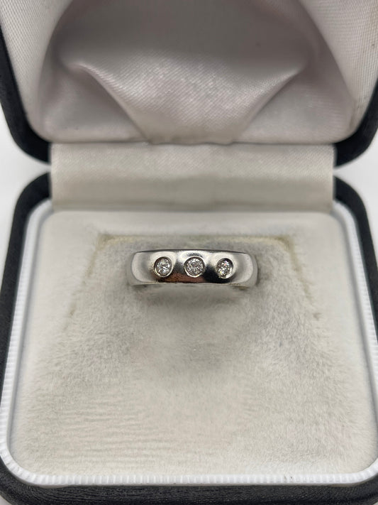 9ct white gold diamond ring