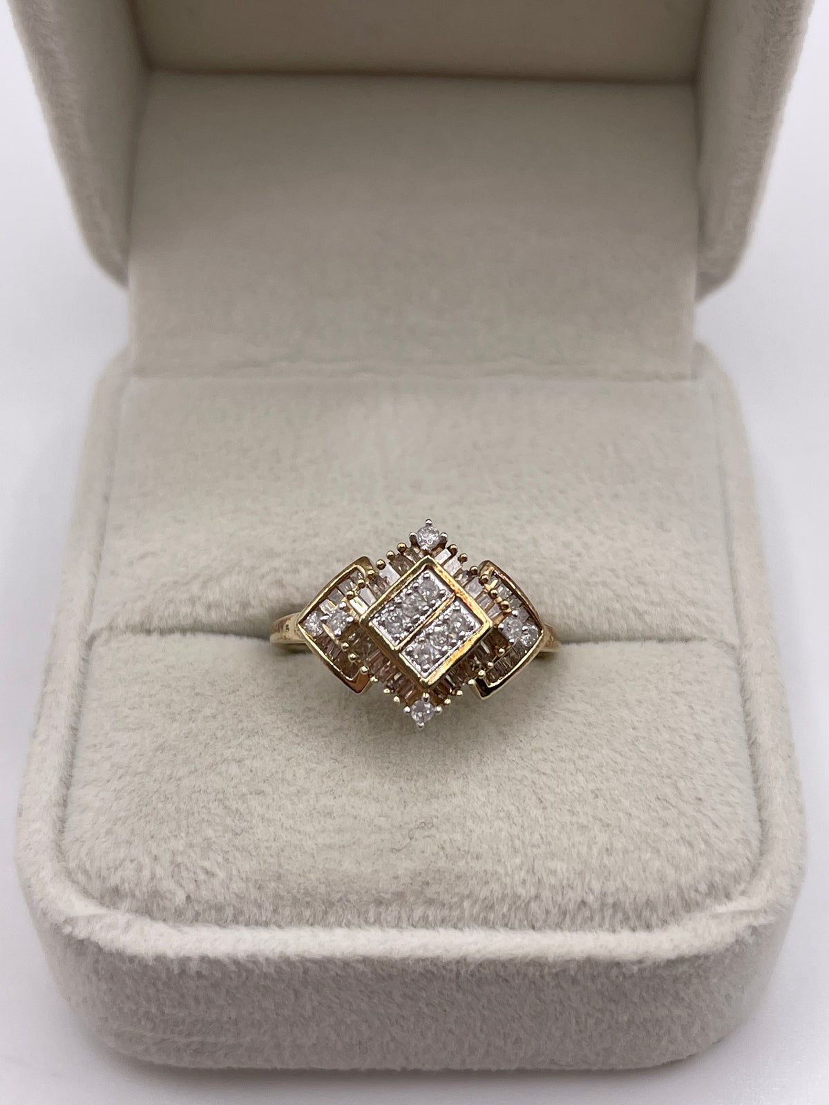 9ct gold diamond cluster ring