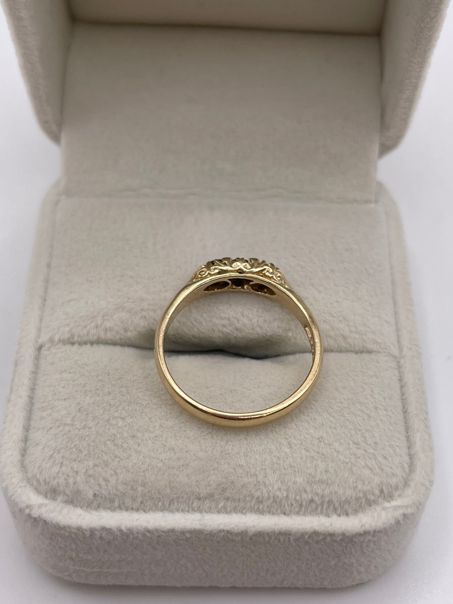 9ct gold sapphire ring