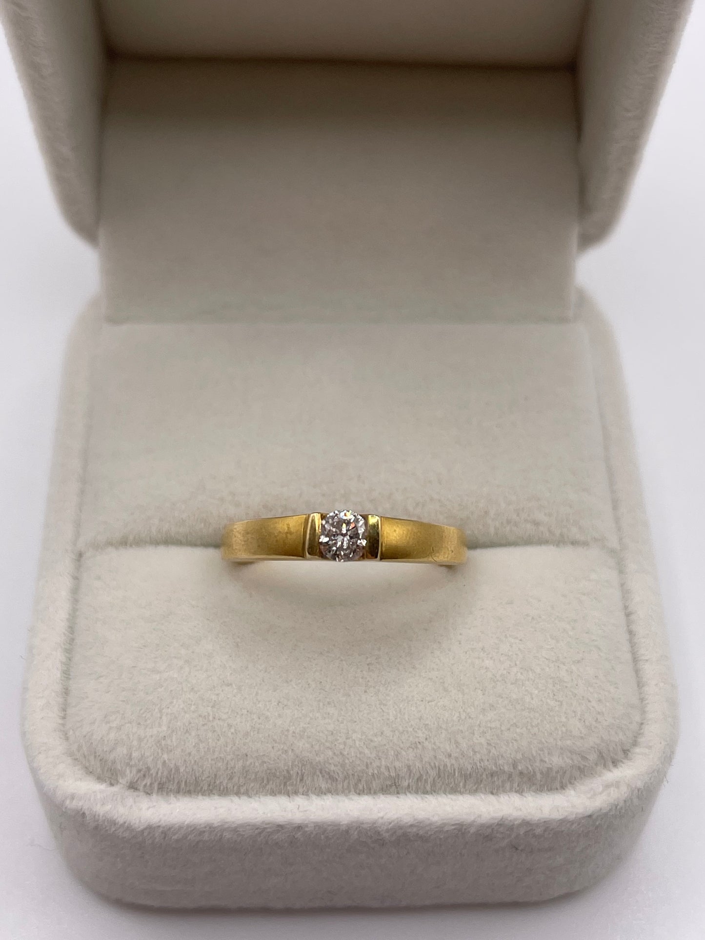 18ct gold diamond ring
