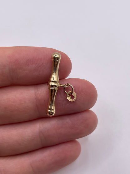 9ct gold t bar pendant