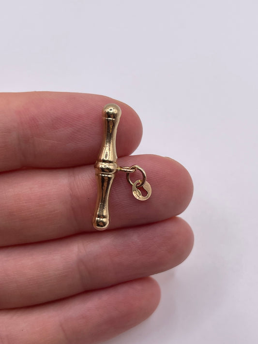 9ct gold t bar pendant