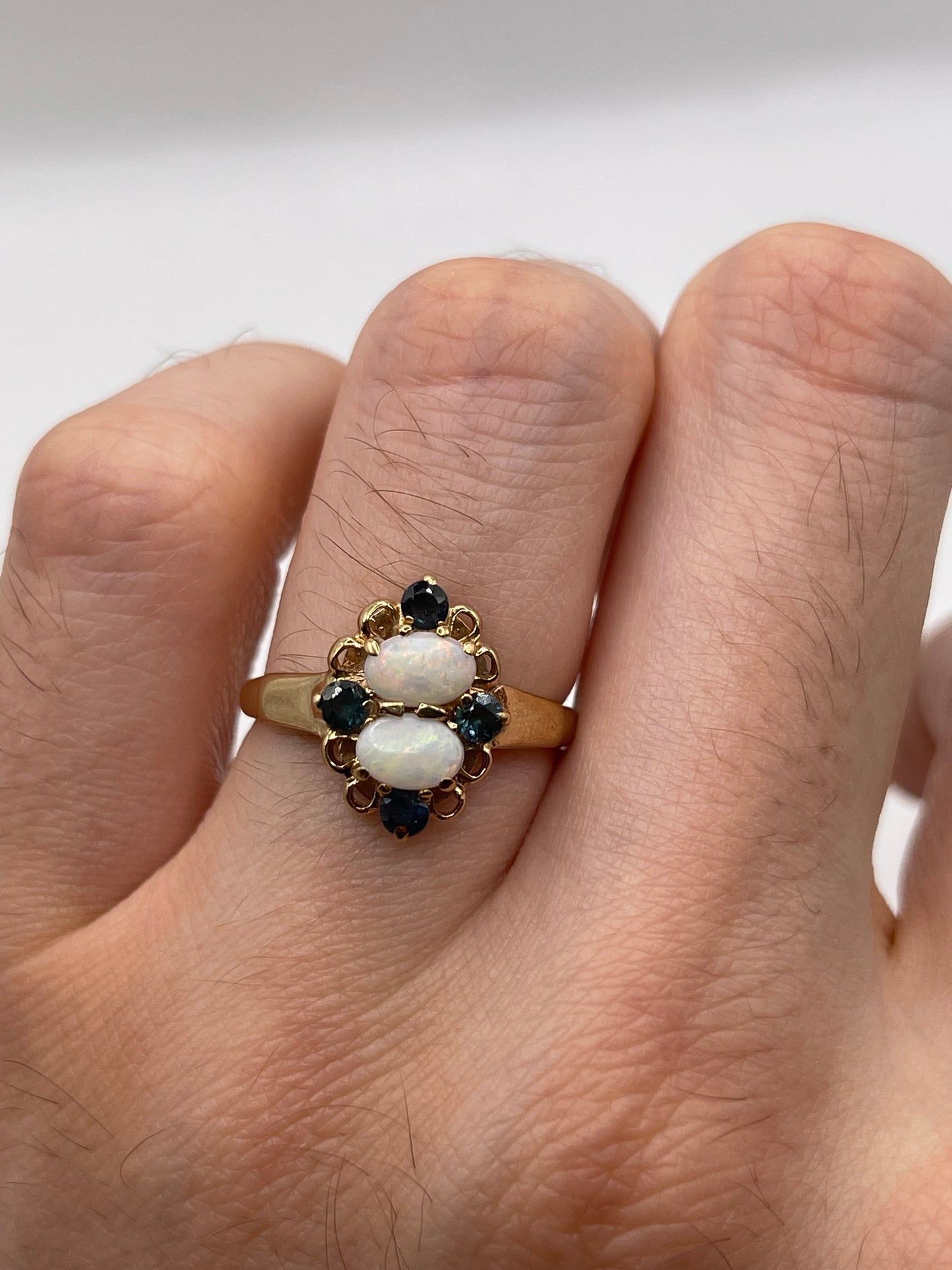 9ct gold opal and sapphire ring