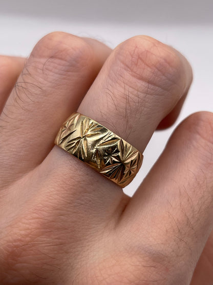 9ct gold patterned band