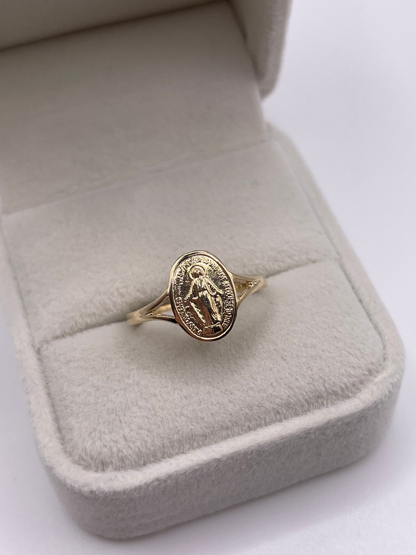 9ct gold st Mary ring