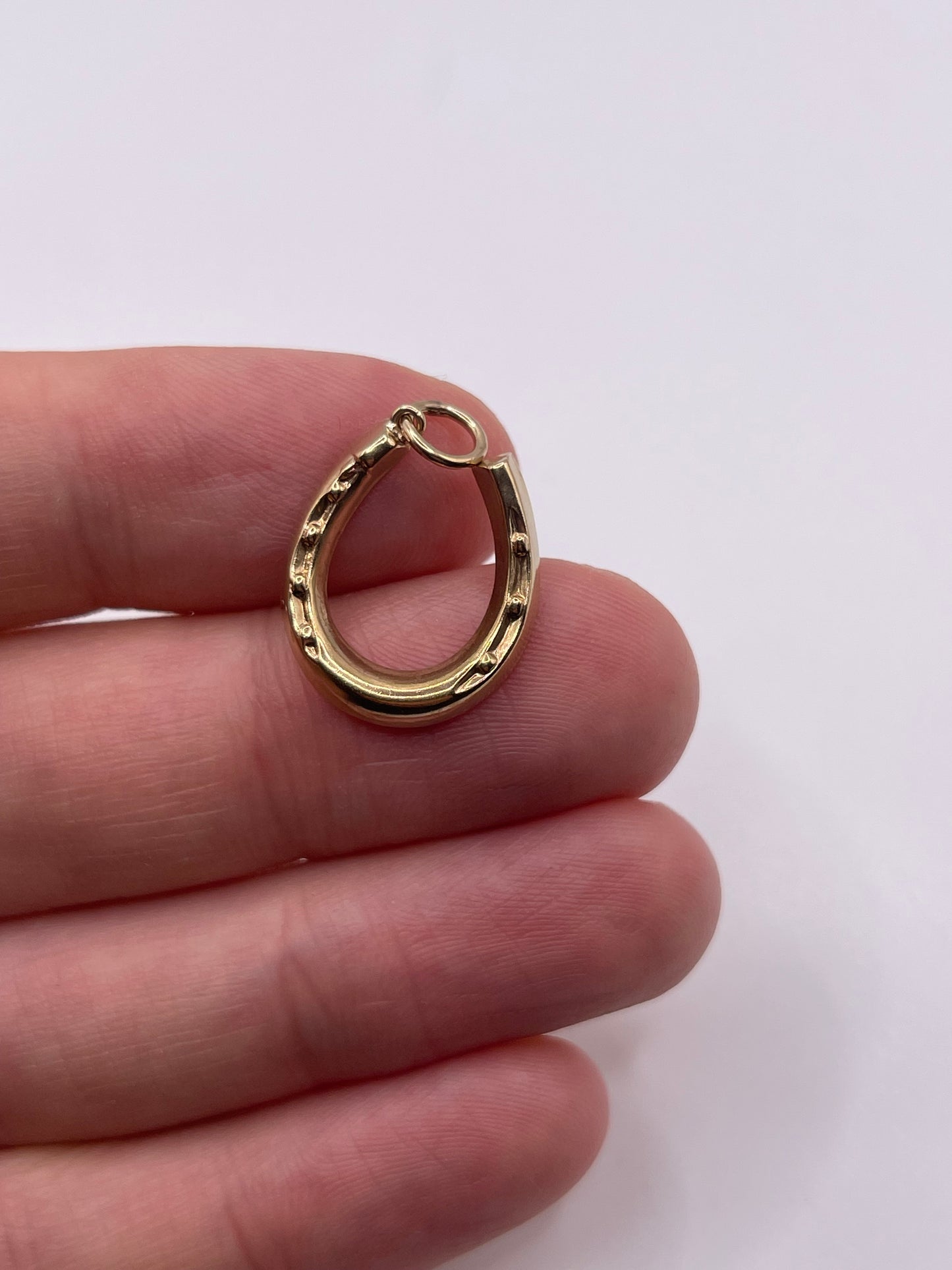 9ct gold horseshoe charm