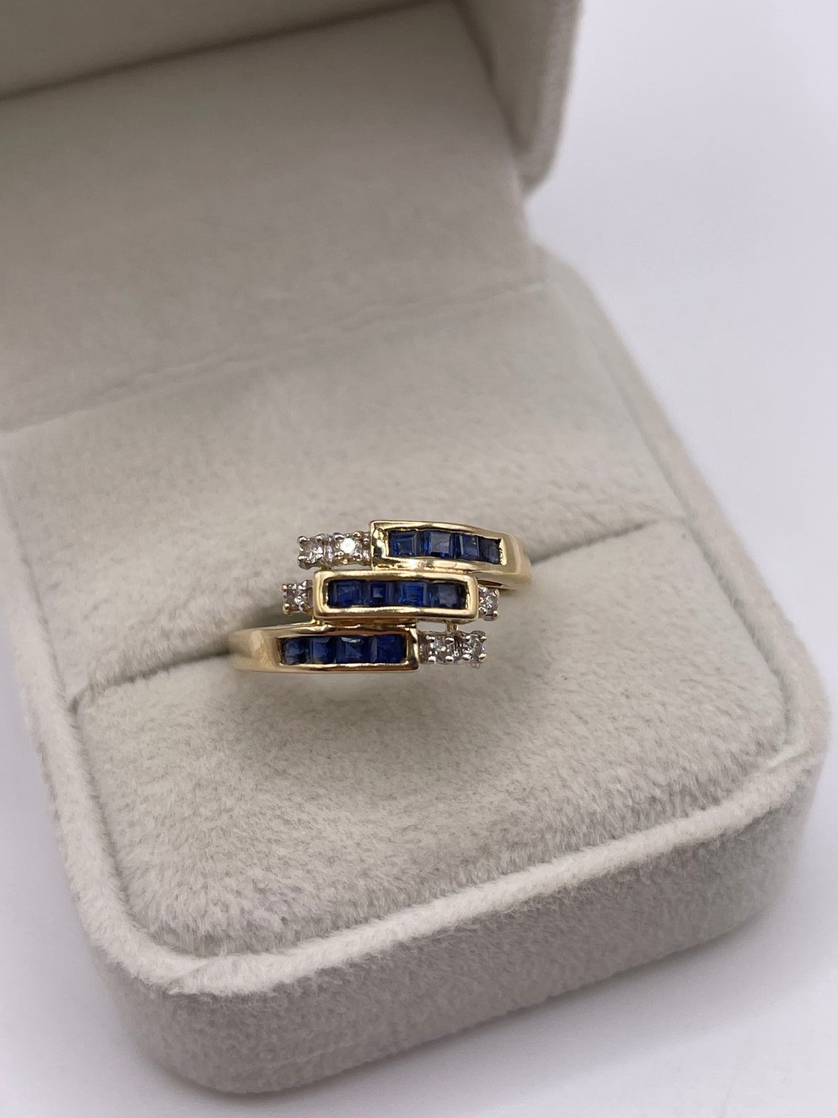 14ct gold sapphire and diamond ring