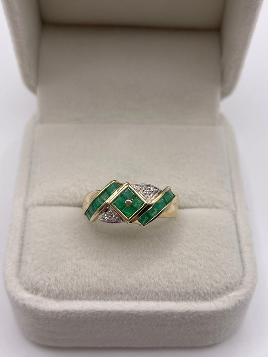 9ct gold emerald and diamond ring