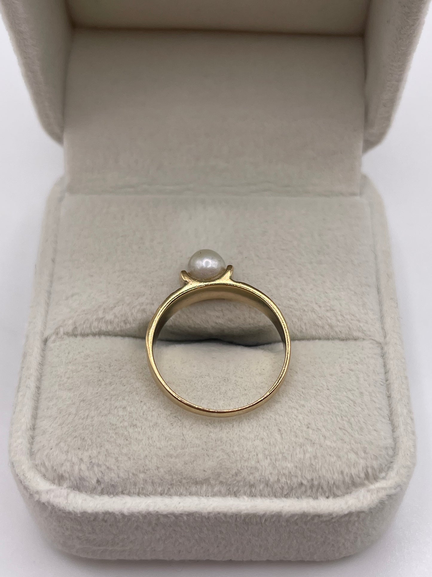 9ct gold pearl ring