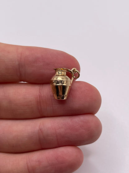 9ct gold vase charm