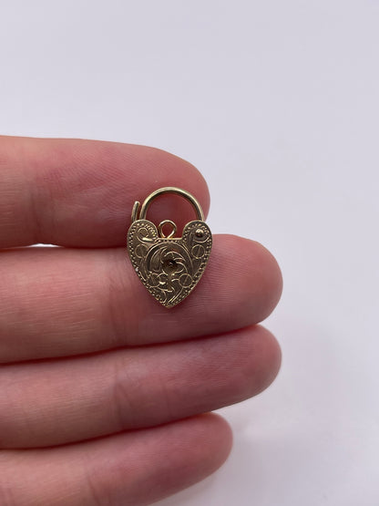 9ct gold engraved padlock 3