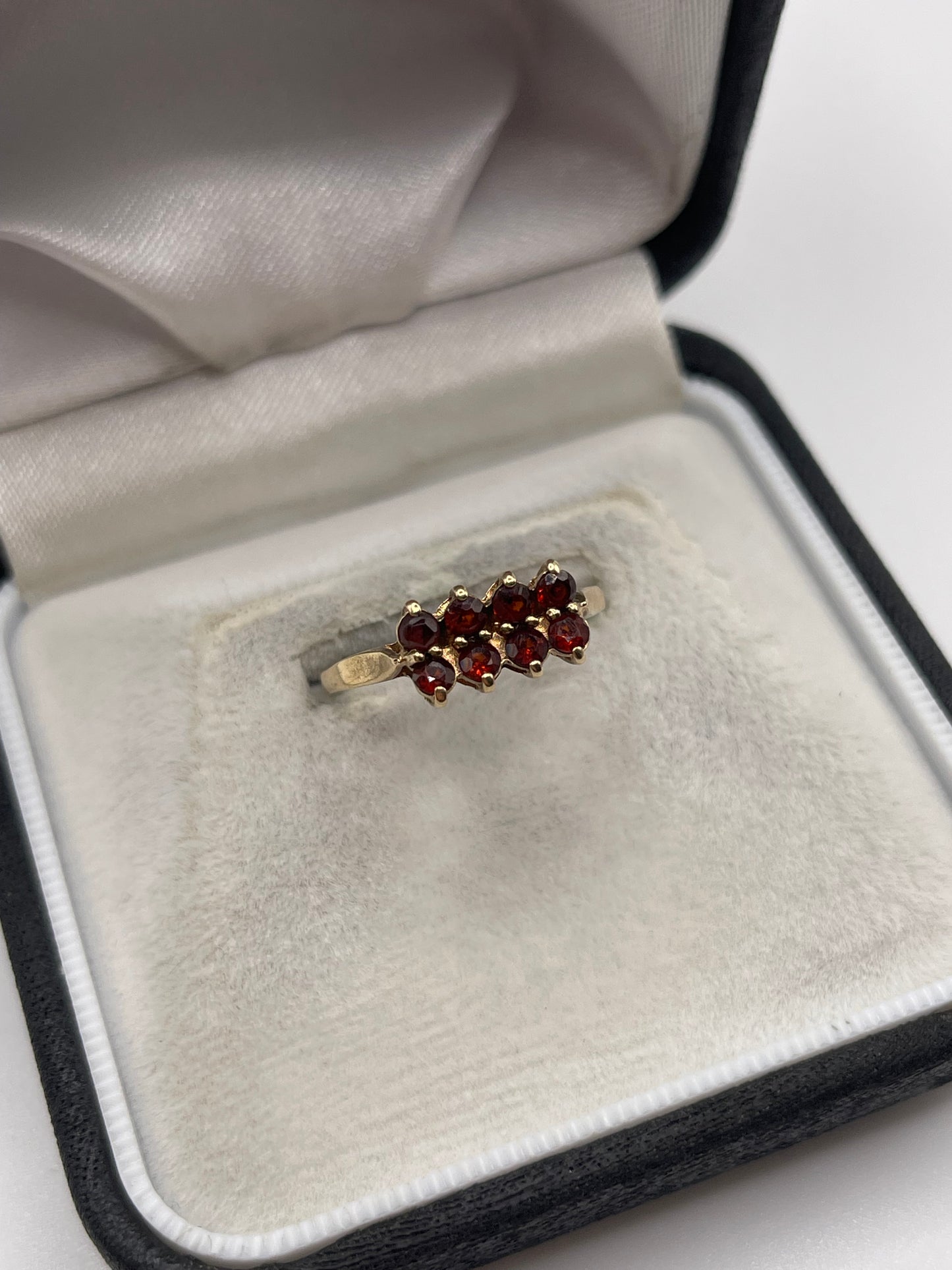 9ct gold garnet cluster ring