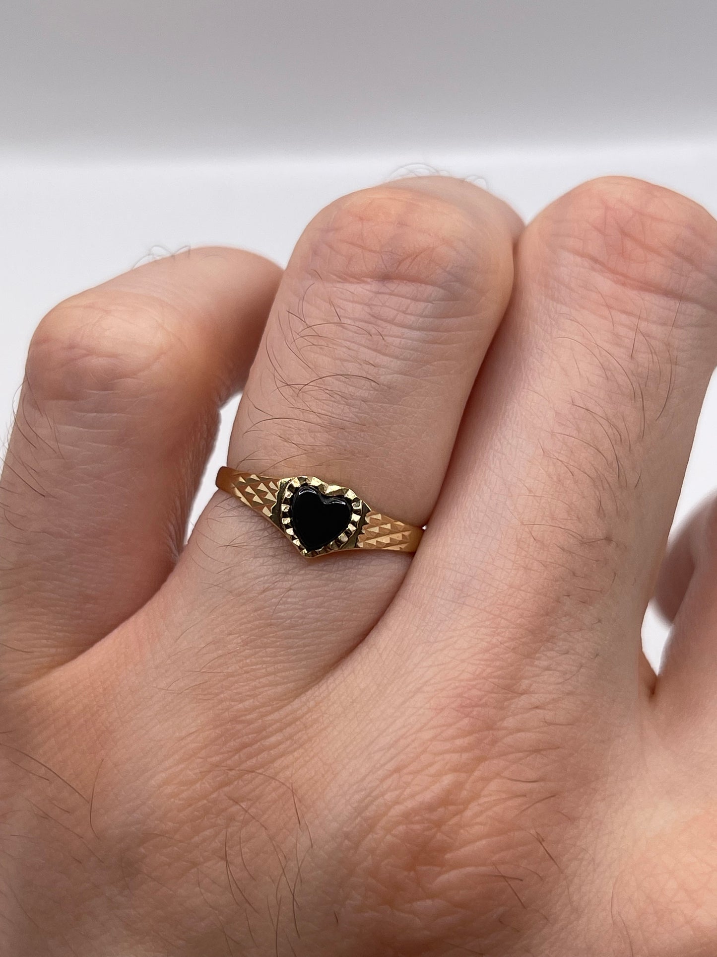 9ct gold onyx heart ring