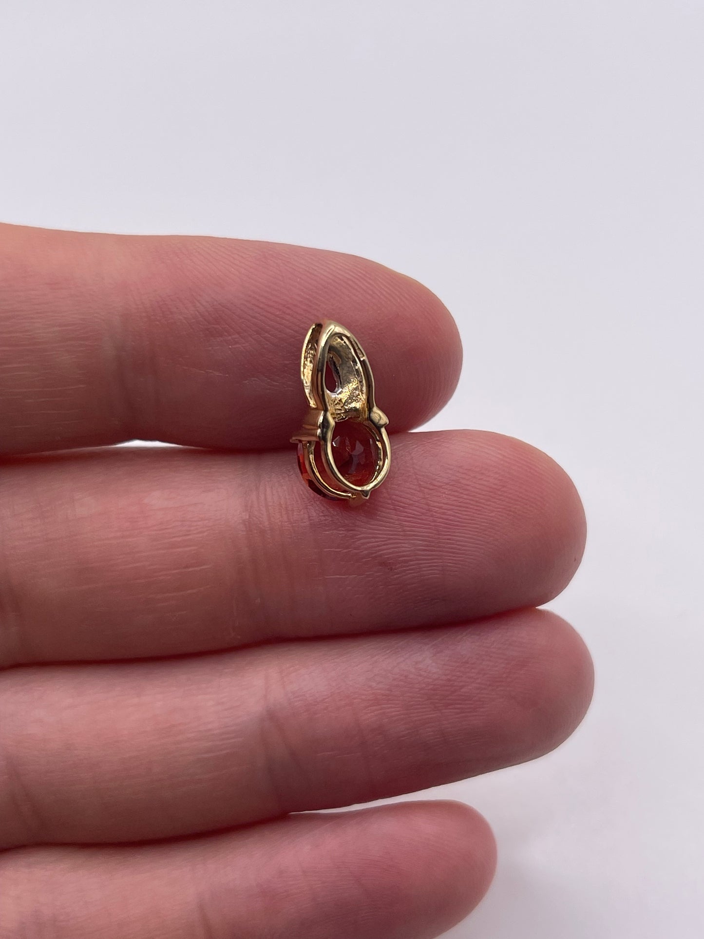 9ct gold quartz and diamond pendant