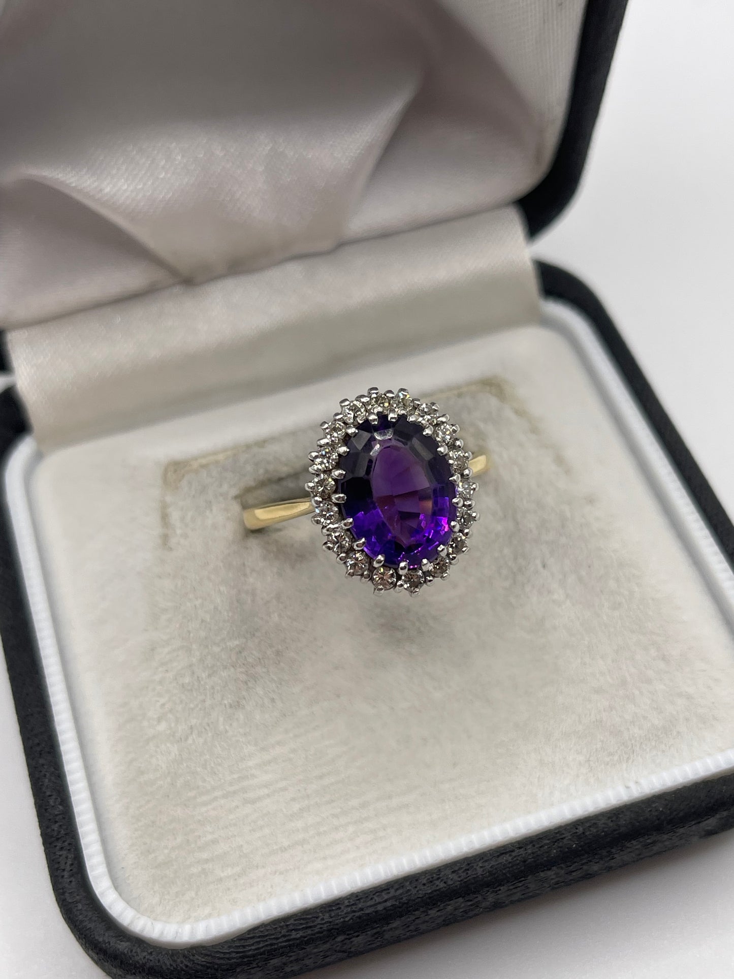 18ct gold amethyst and diamond ring
