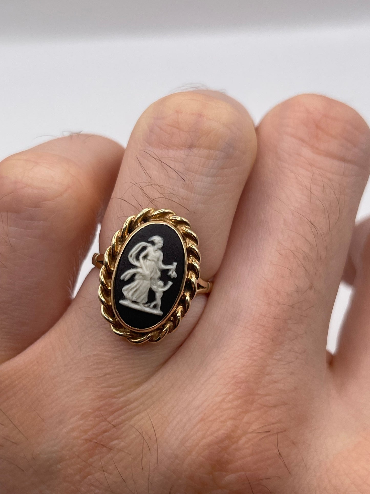 9ct gold Wedgwood cameo ring