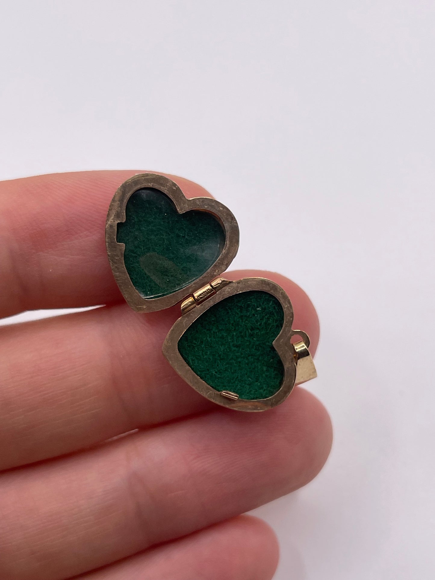 9ct gold locket pendant