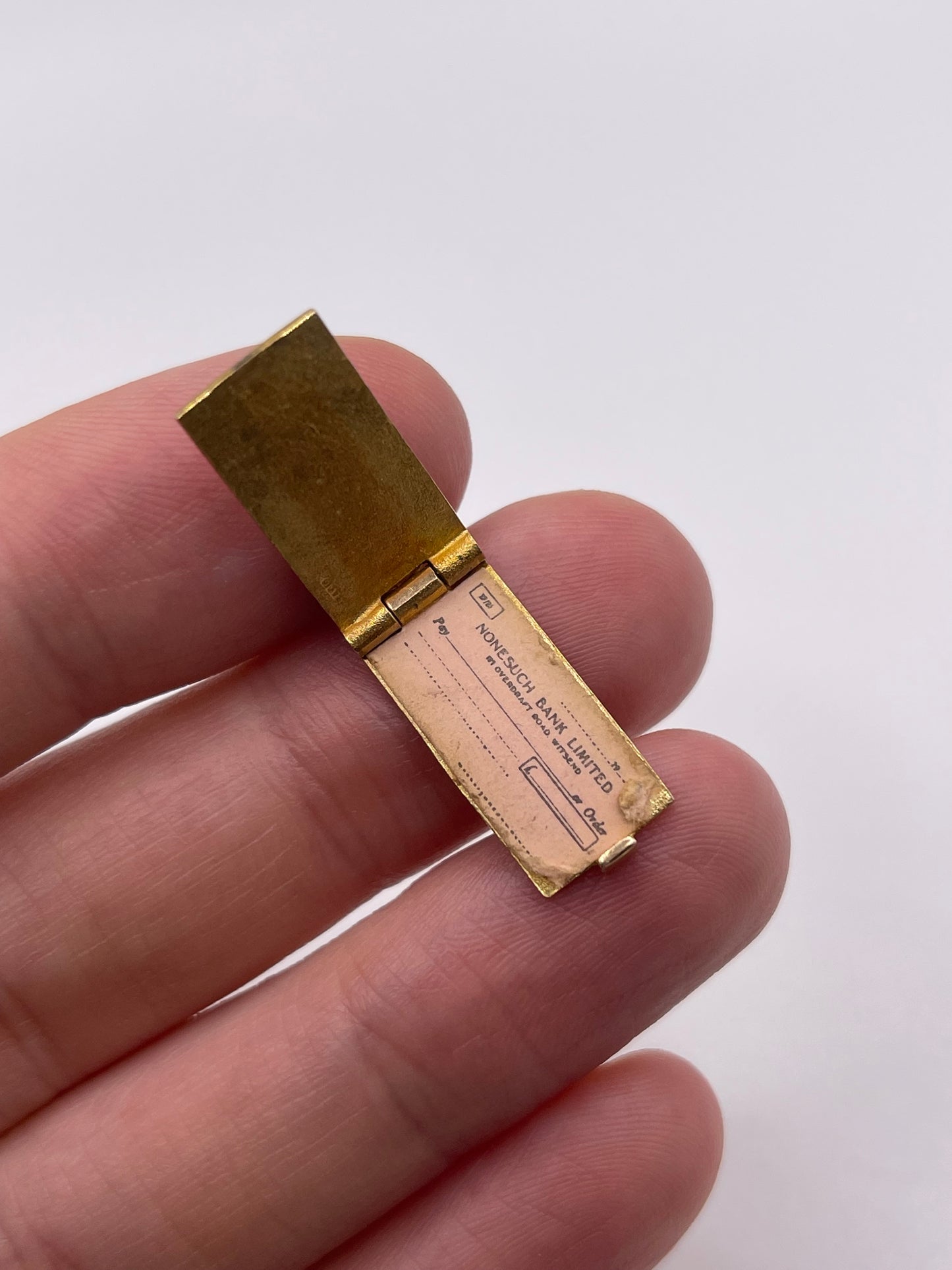 9ct gold cheque book charm