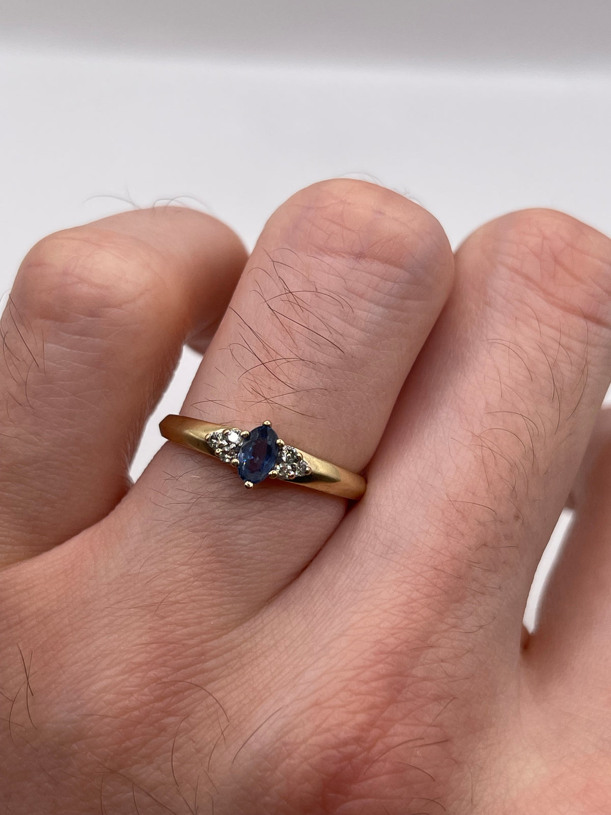 9ct gold sapphire and diamond ring