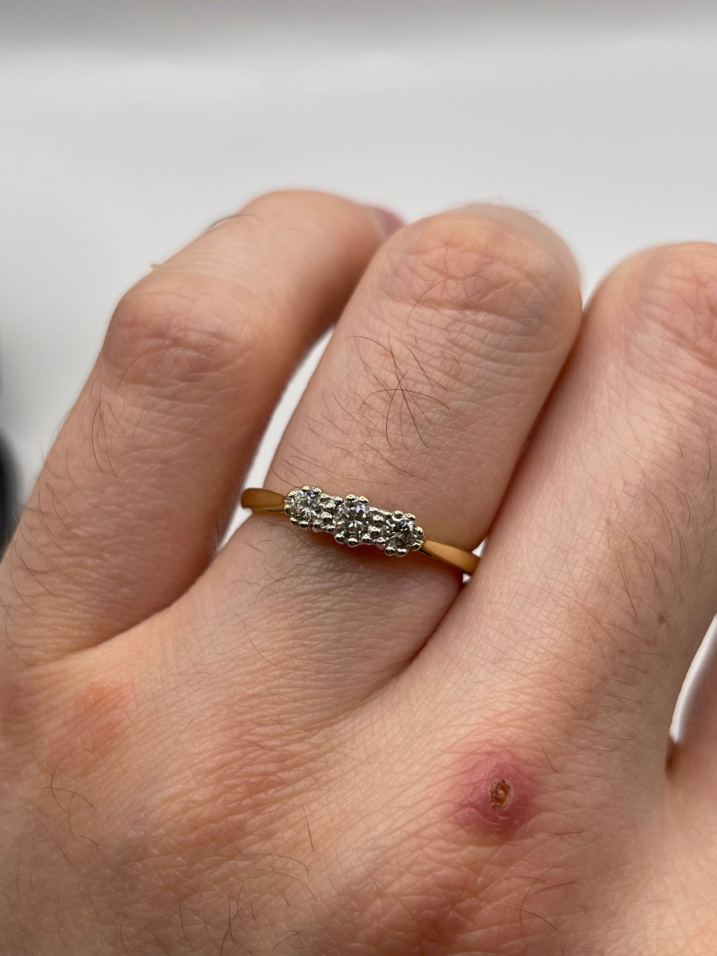 18ct gold 25 point diamond ring