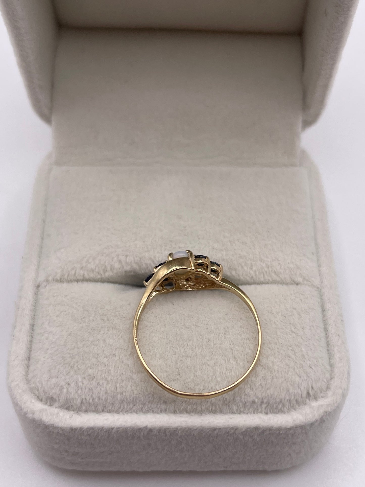 9ct gold opal and sapphire ring