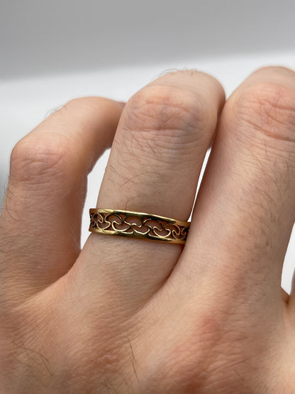 9ct gold patterned band