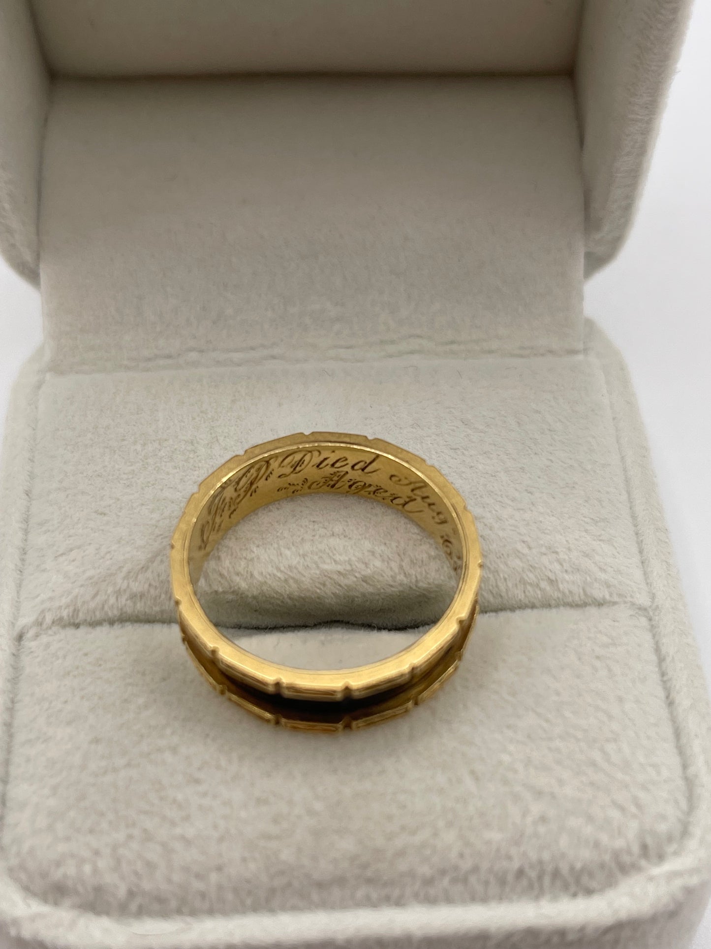 Antique 18ct gold enamel mourning ring