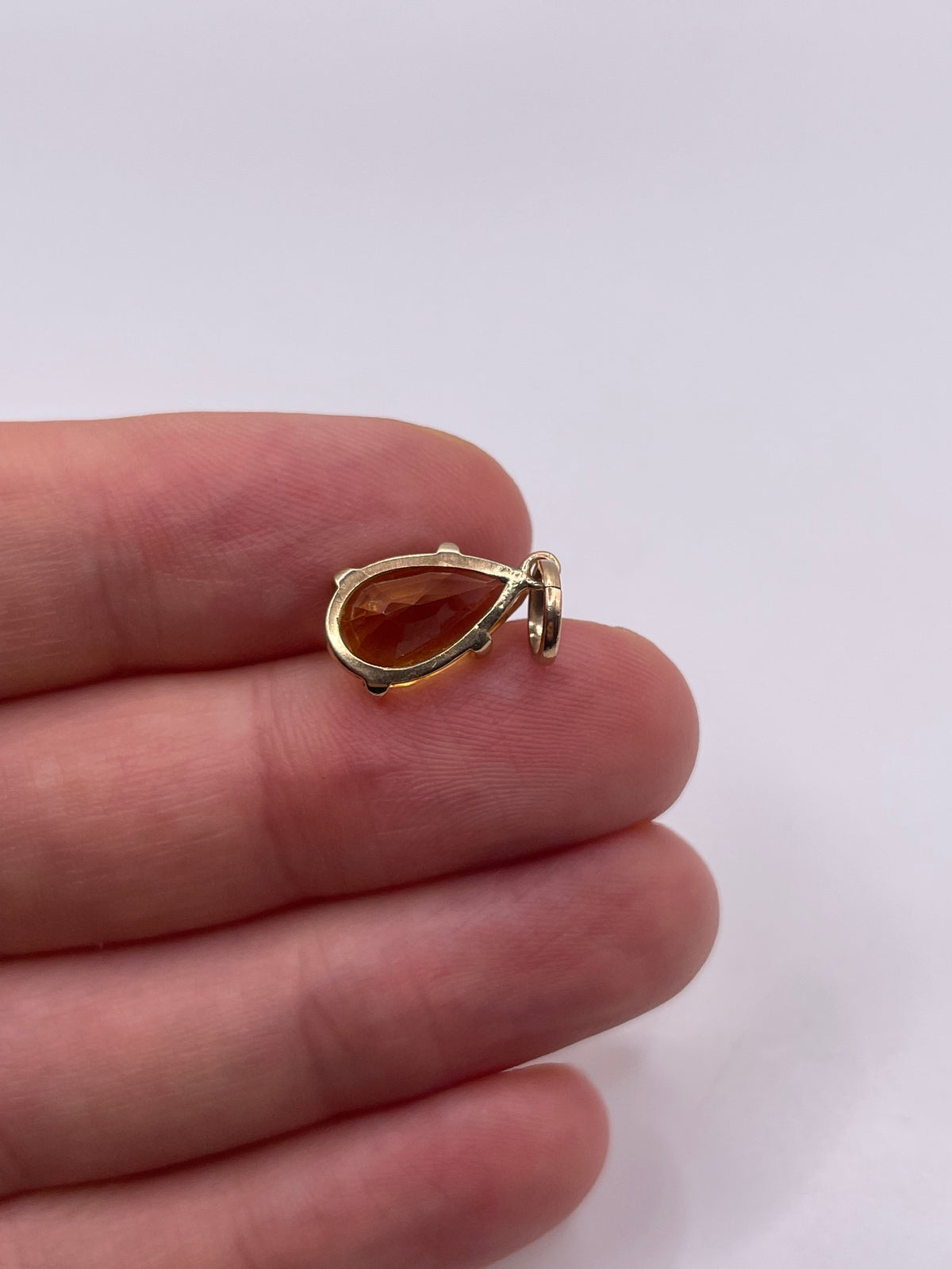 9ct gold citrine pendant
