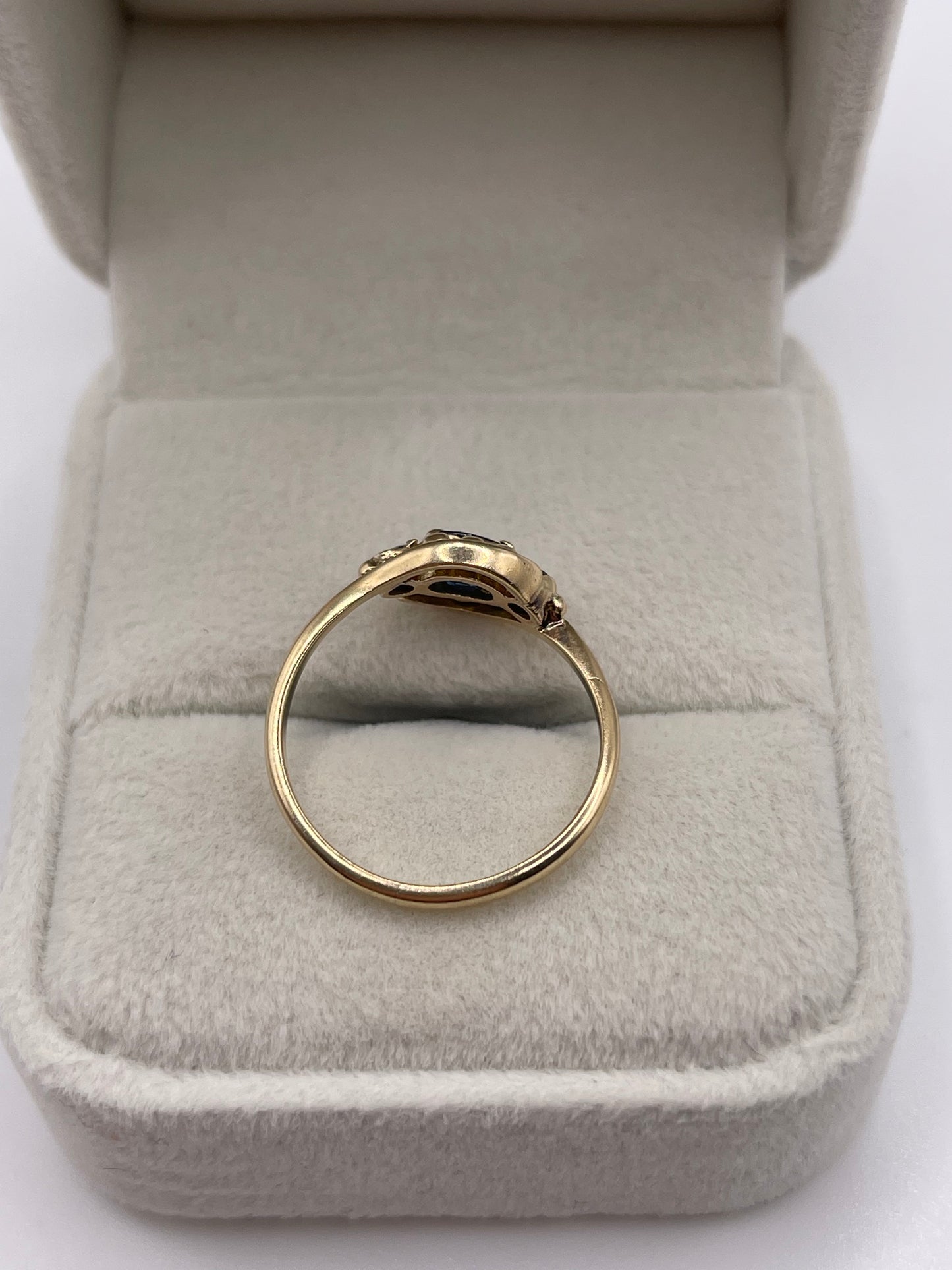 9ct gold sapphire ring