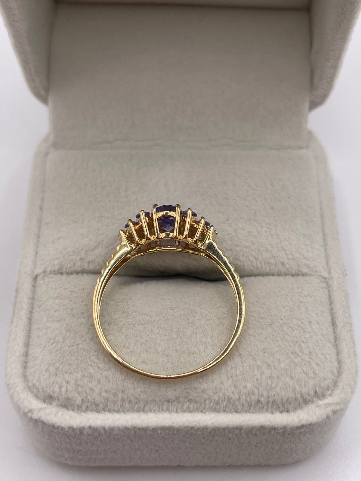14ct gold tanzanite and diamond ring